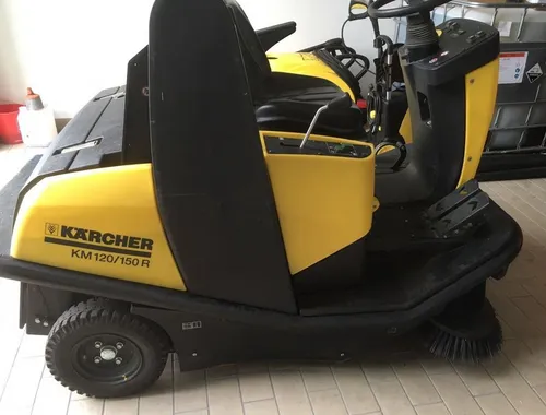 Kärcher Kehrsaugmaschine KM 120150 R Diesel