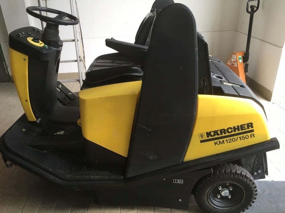 Kärcher Kehrsaugmaschine KM 120150 R Diesel