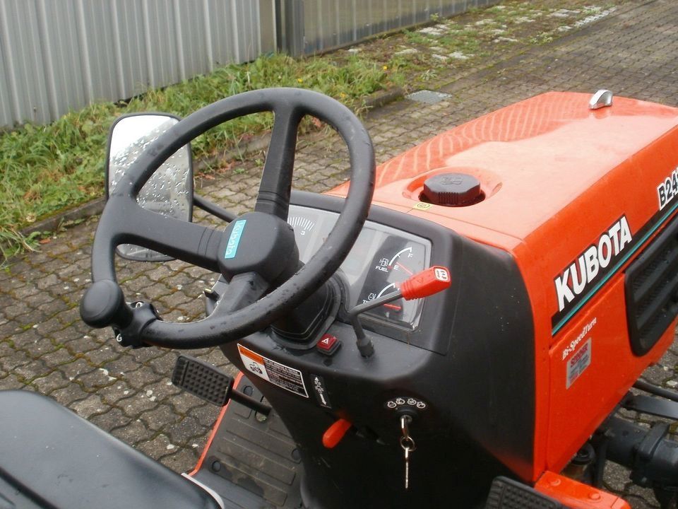 Kubota B2412 Diesel Traktor Allrad