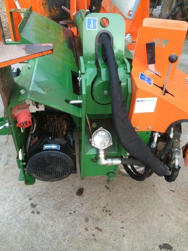 Posch Splitmaster 26 Tonnen mit Fahrwerk - Elektro und Zapfwellenantrieb