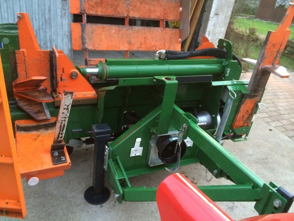 Posch Splitmaster 26 Tonnen mit Fahrwerk - Elektro und Zapfwellenantrieb