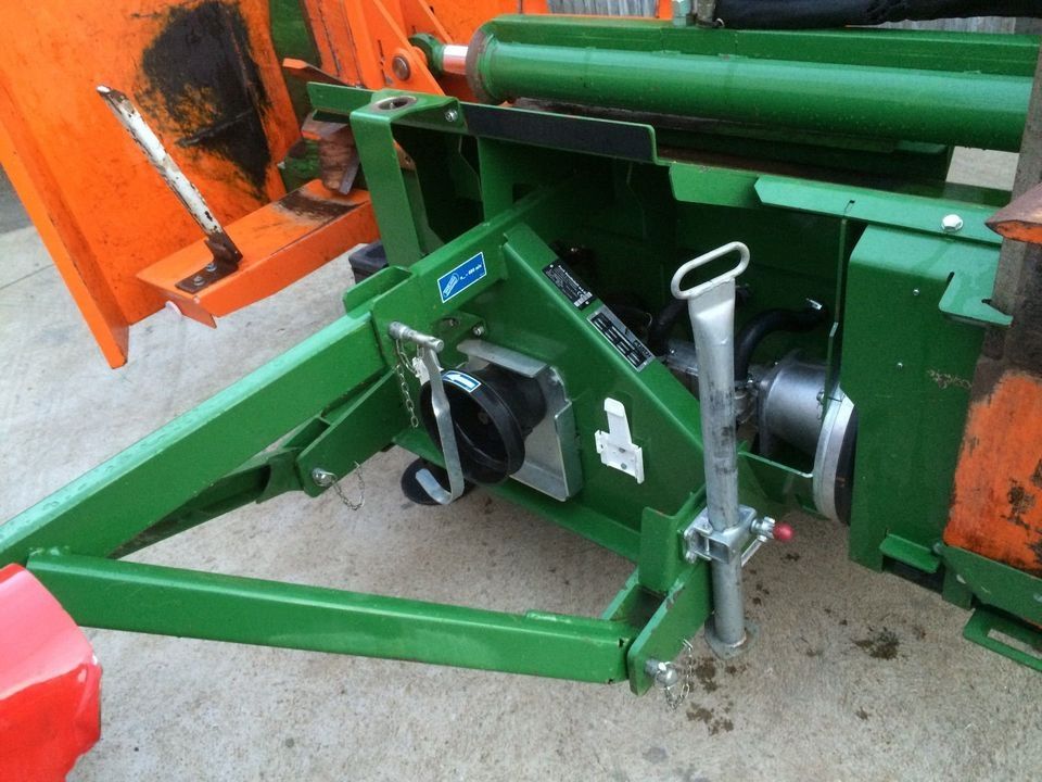 Posch Splitmaster 26 Tonnen mit Fahrwerk - Elektro und Zapfwellenantrieb