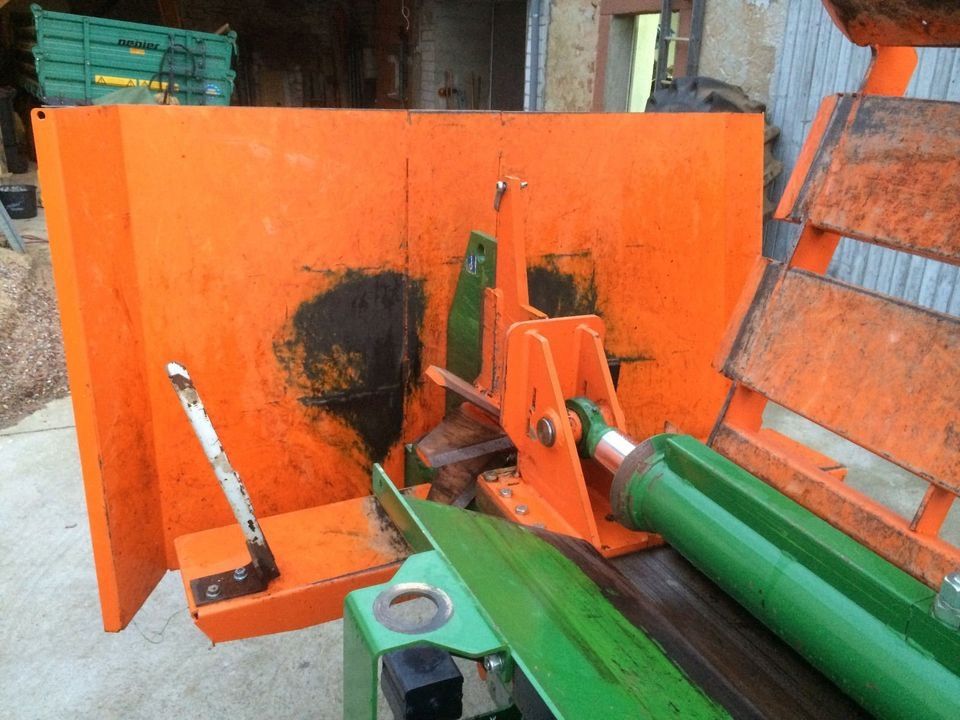 Posch Splitmaster 26 Tonnen mit Fahrwerk - Elektro und Zapfwellenantrieb