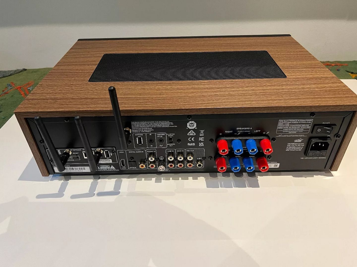 NAD C 3050 Stereo-Vollverstärker Walnuss/Schwarz