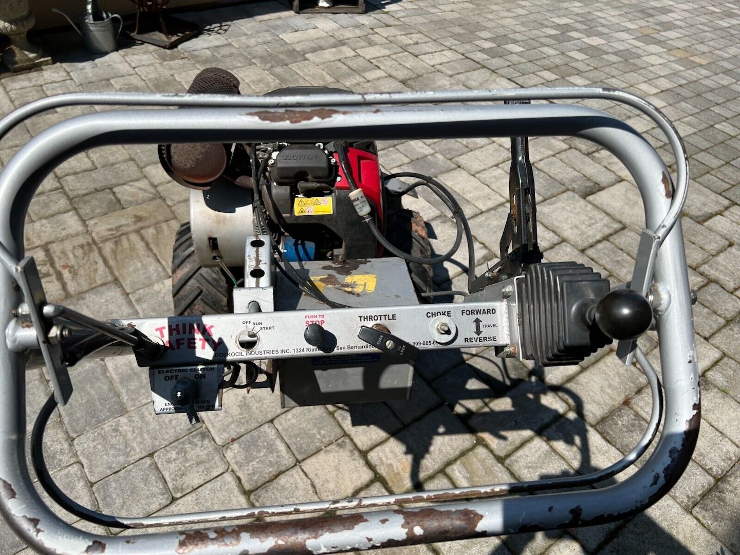 Baumstumpffräse Dosko 691 SP Wurzelfräse Stumpenfräse Baumfräse 29 PS