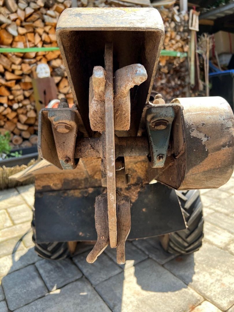 Baumstumpffräse Dosko 691 SP Wurzelfräse Stumpenfräse Baumfräse 29 PS