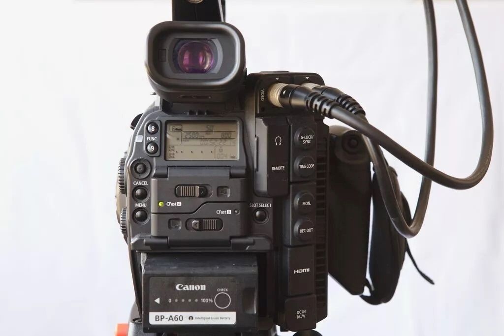 Canon C300 Mark II - EF Bajonett + Zubehör