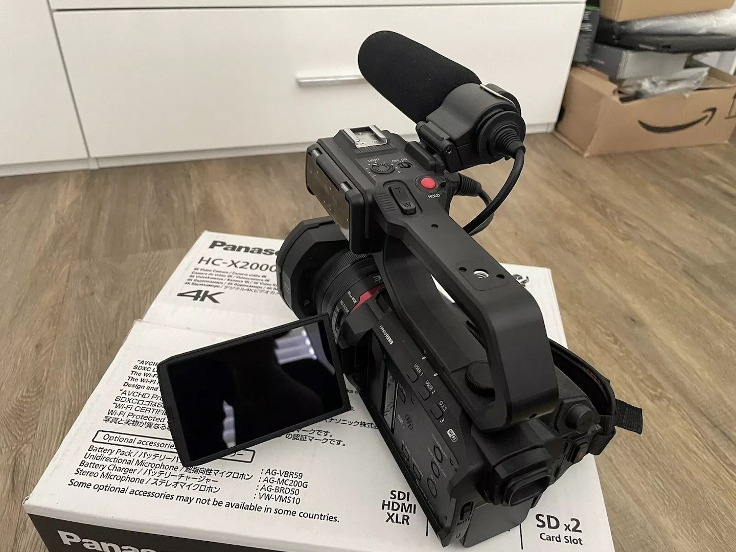 Panasonic HC-x2000E mit Micro AG-MC200