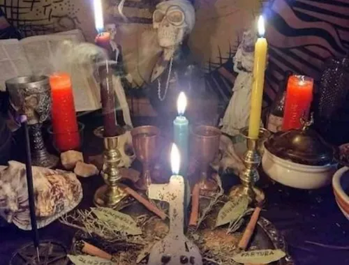 „Voodoo Rituale der schwarzen und weißen Magie“ ,,