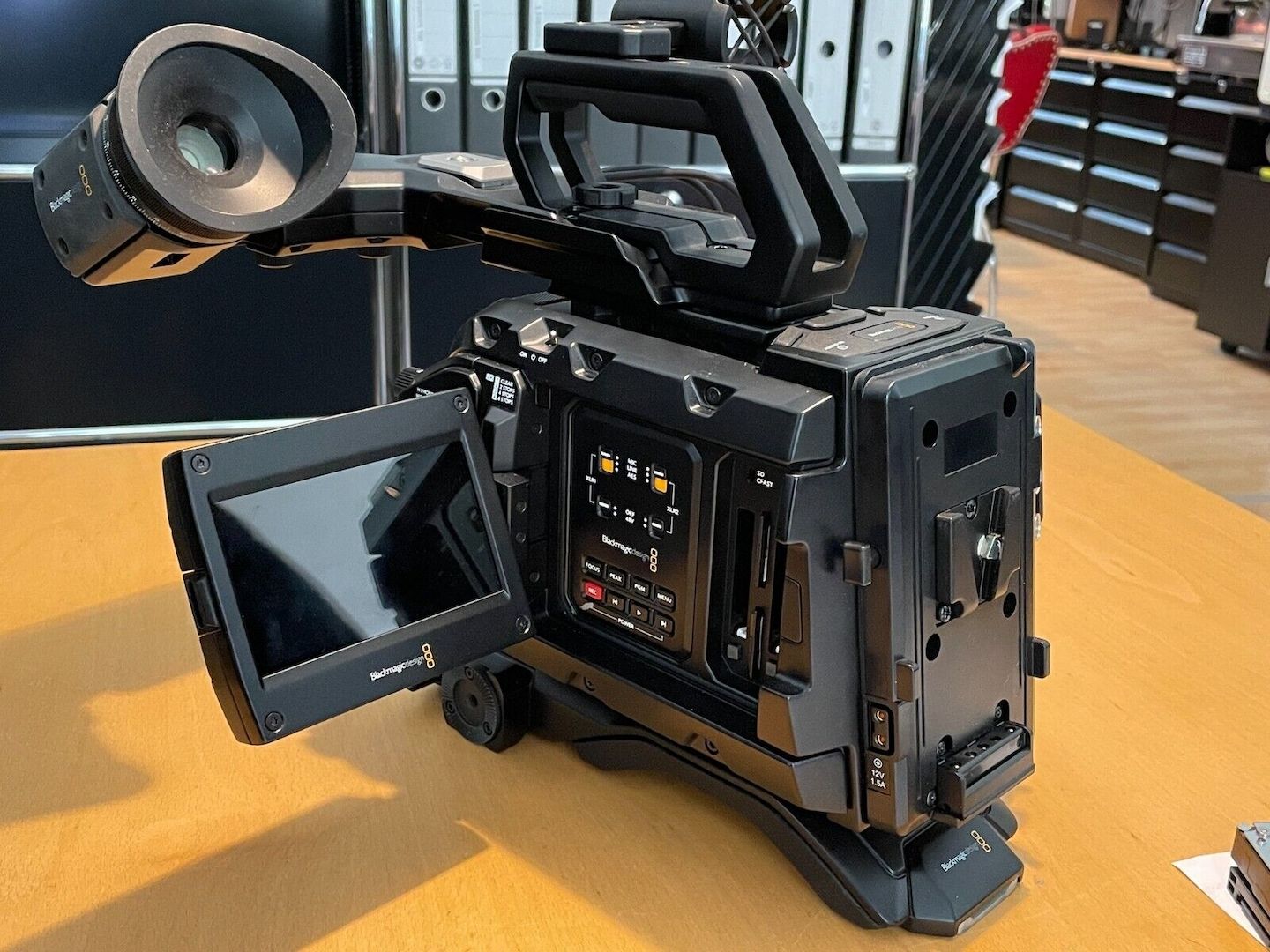 Blackmagic Kamera URSA MINI PRO 4.6K G2 - mit Sucher