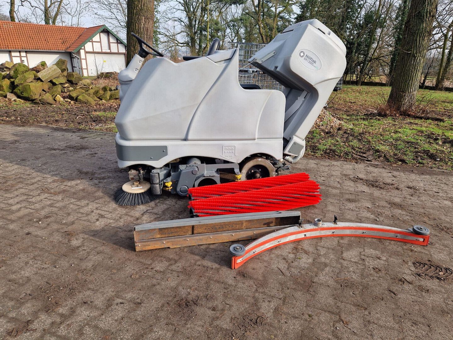 Bodenreinigungsmaschine Aufsitz Scheuersaugmaschine Nilfisk BR 1300 S ecoflex