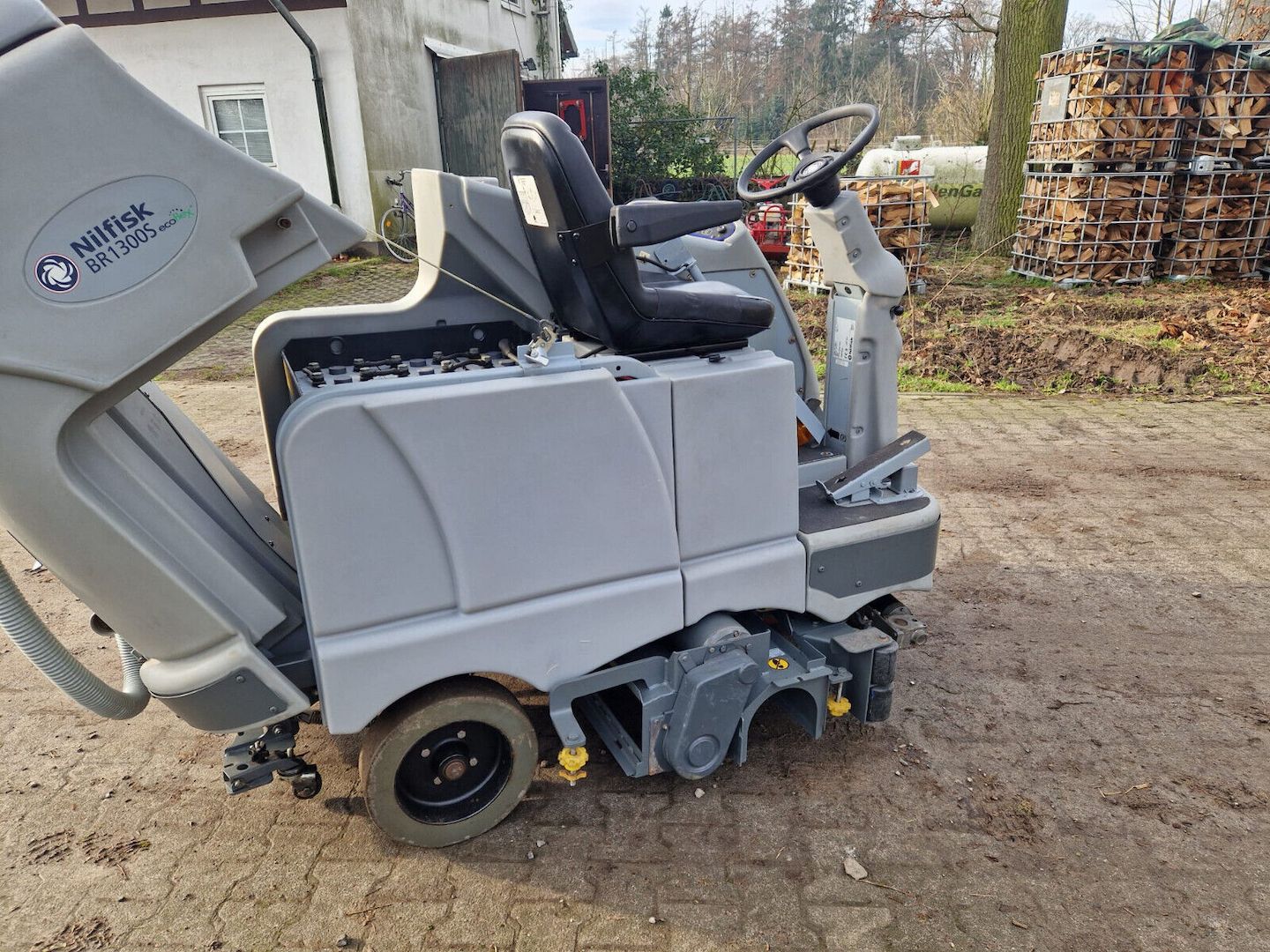 Bodenreinigungsmaschine Aufsitz Scheuersaugmaschine Nilfisk BR 1300 S ecoflex