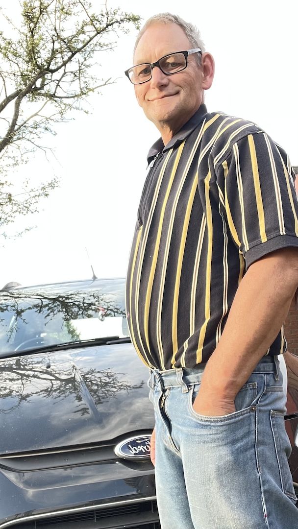 Deutscher Mann Hausbesitzer sucht Ukrainische Mitbewohnerin für Beziehung und mehr