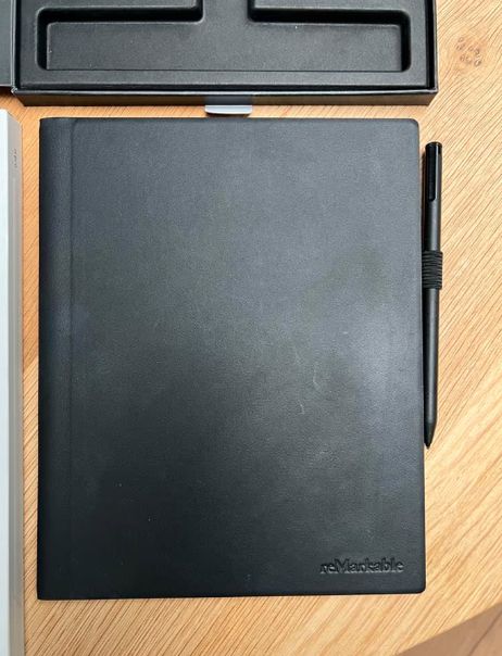 Remarkable 2 mit Hülle, Stift, Spitzen und Ladekabel