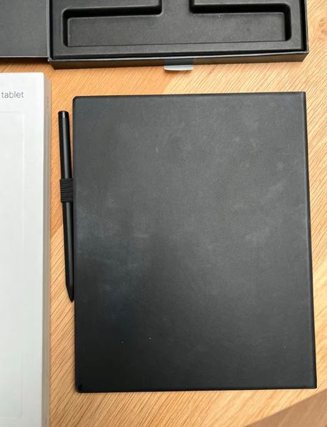 Remarkable 2 mit Hülle, Stift, Spitzen und Ladekabel