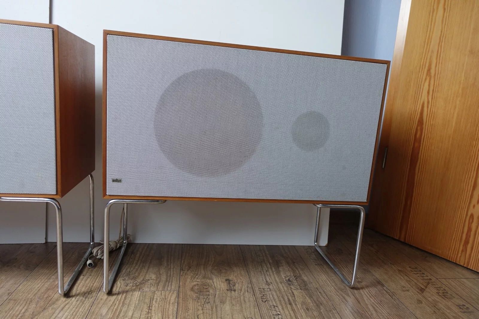 2 x Braun L60/4 mit Fußgestell