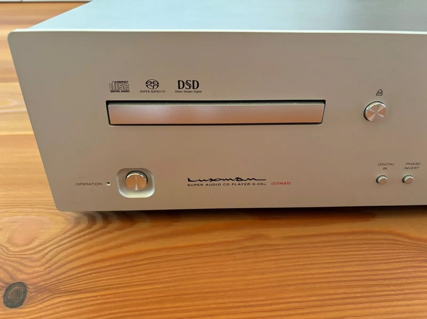Luxman D-05u CD / SACD Player