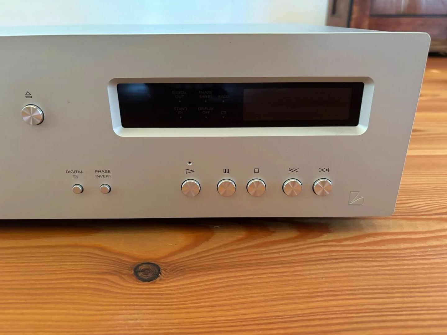 Luxman D-05u CD / SACD Player
