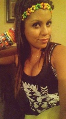 Alleinstehende Frau sucht eine langfristige Beziehung, die zur Ehe führen kann.