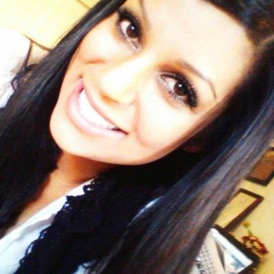 Alleinstehende Frau sucht eine langfristige Beziehung, die zur Ehe führen kann.