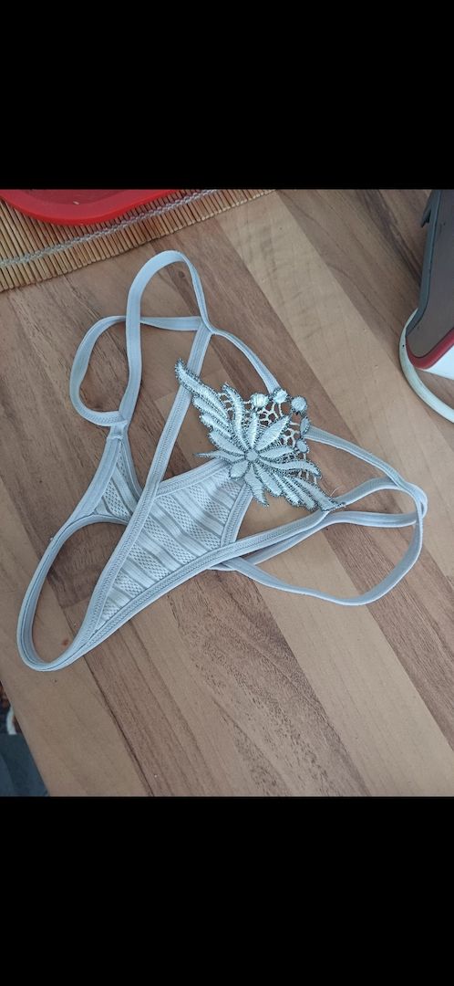 Getragene Slips, Socken, Strümpfe, Wäsche