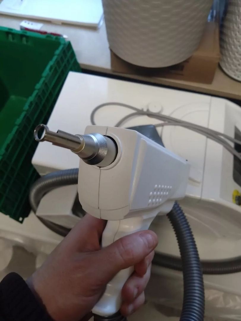 Tatooentfernunglaser Tatoolaser Monaliza Laser Skin care System M4C 2