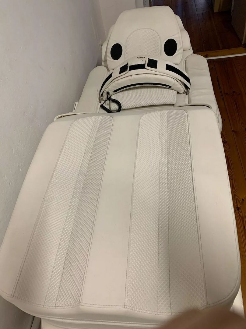 Massageliege mit Ganzkörper Vibration