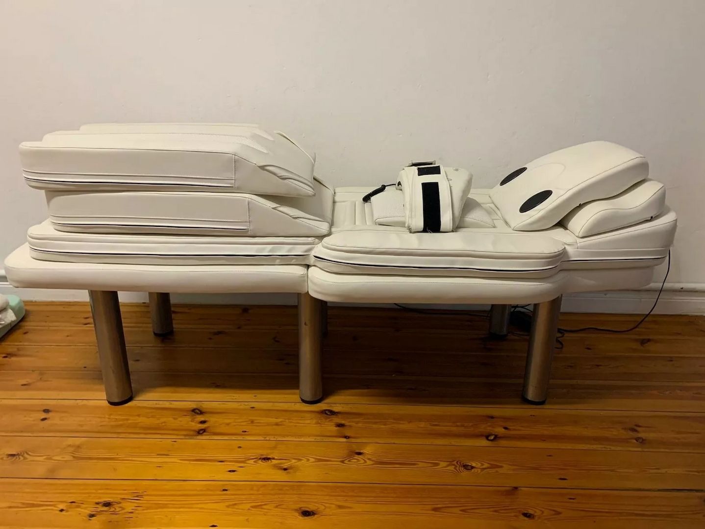 Massageliege mit Ganzkörper Vibration