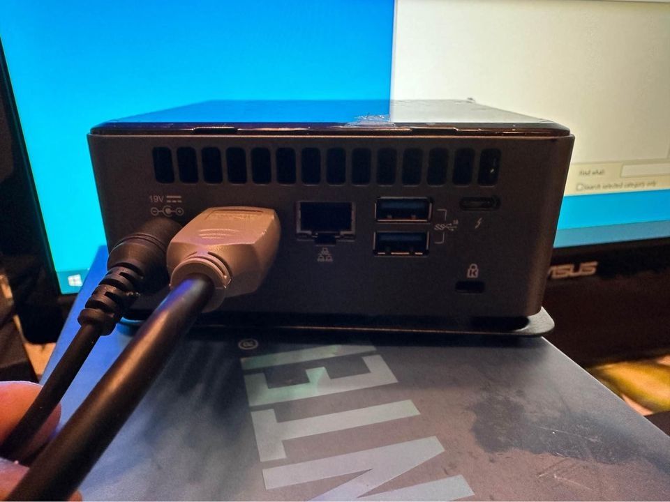 Intel NUC i7 10th Gen mini PC 16GB RAM 250GB SSD
