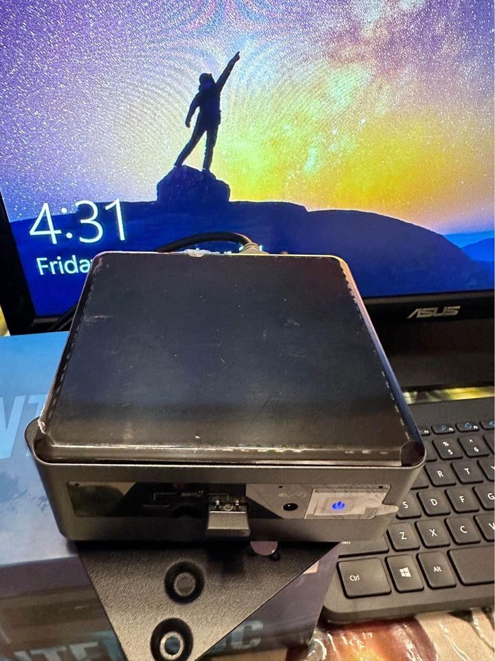 Intel NUC i7 10th Gen mini PC 16GB RAM 250GB SSD