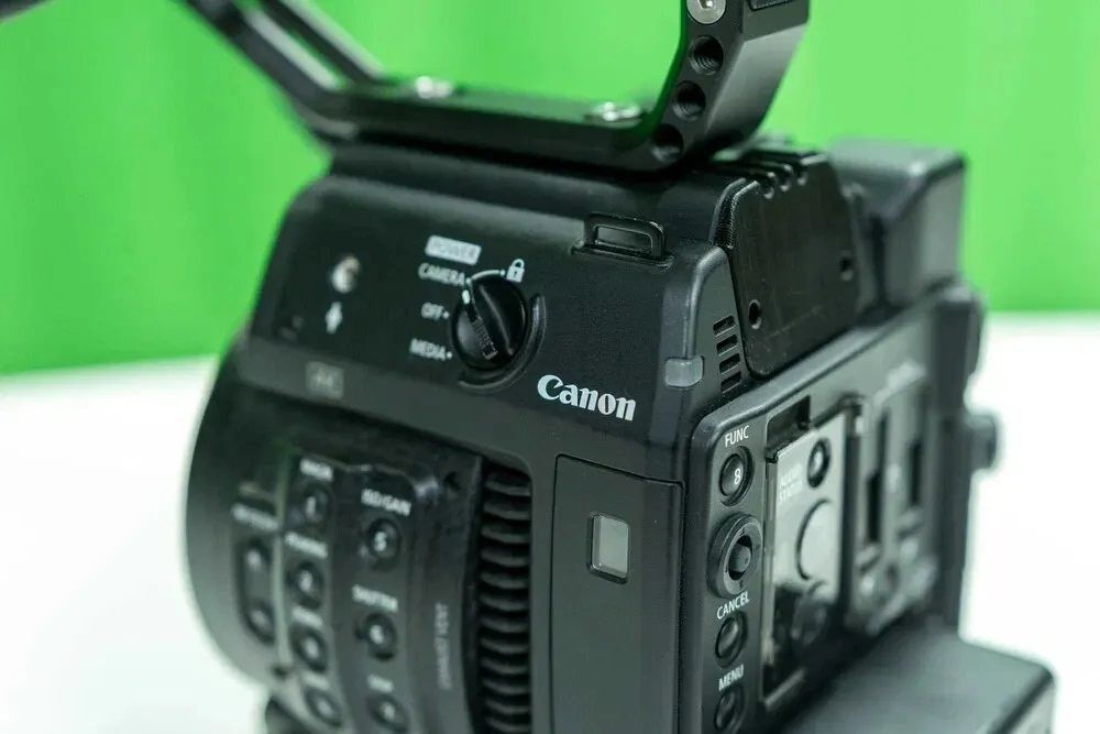 Canon EOS C200