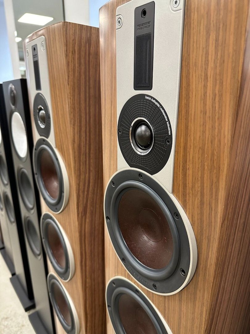 Dali Rubicon 8 Walnut