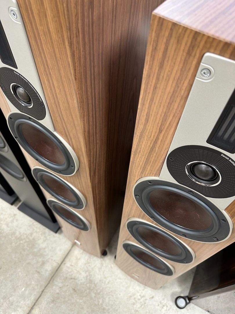 Dali Rubicon 8 Walnut