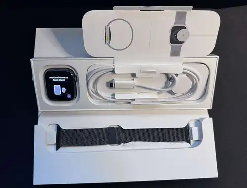 Apple Watch Series 9 GPS + Cellular, 45 mm Graphit