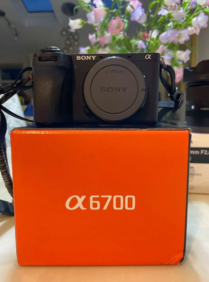 Sony A6700 + Sigma 18-50 mm 2,8