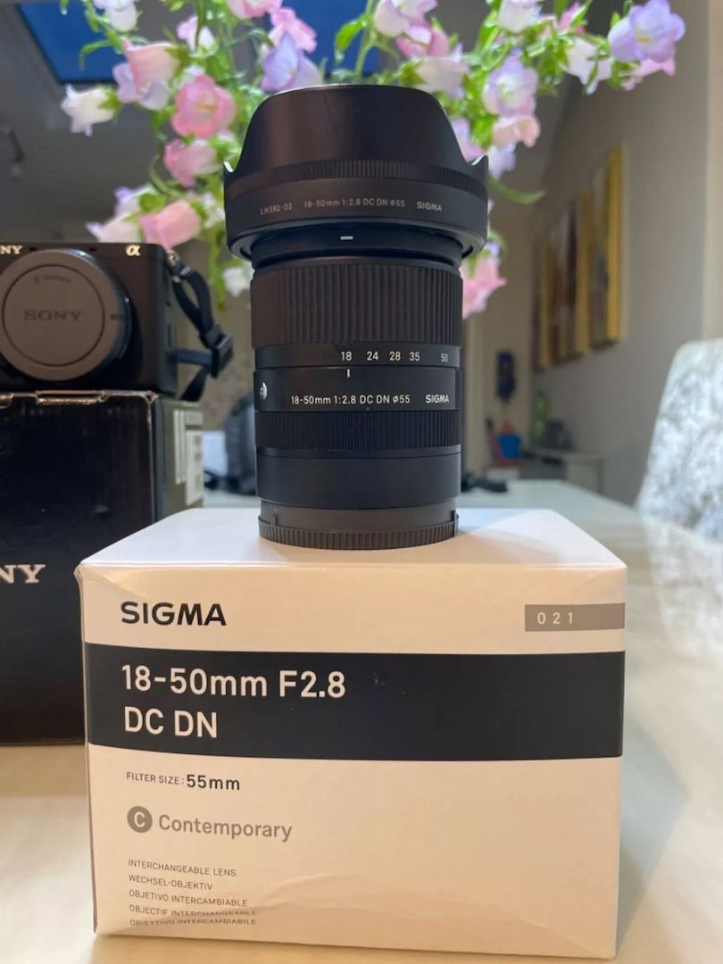 Sony A6700 + Sigma 18-50 mm 2,8