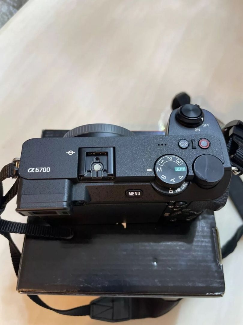 Sony A6700 + Sigma 18-50 mm 2,8