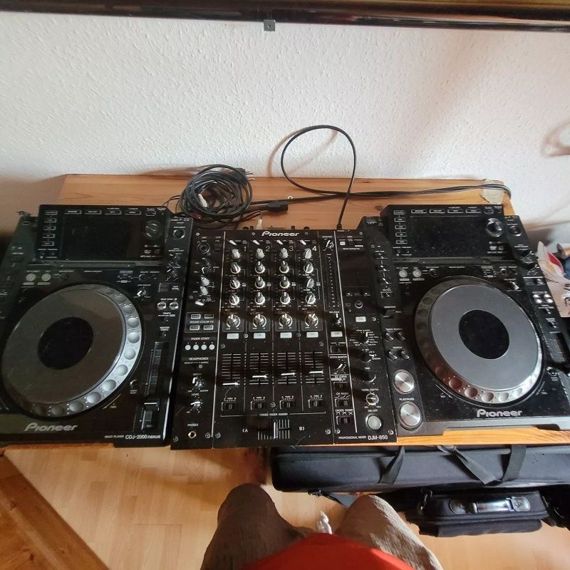 Pioneer DJM 850 & 2x Pioneer 2000 Nexus