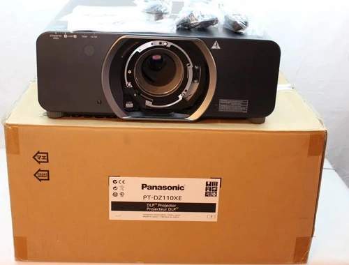 Panasonic PT-DZ110XE/PT-DZ8700*3-DLP Beamer Projektor