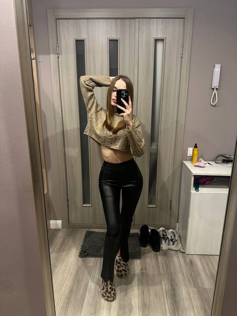 Eine junge Frau, die heute verfügbar und freundlich ist