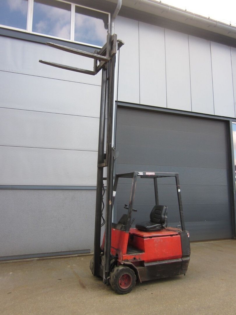 Elektrostapler Frontstapler Dreiradstapler LINDE E18 1,8t410cm Batterie 2019