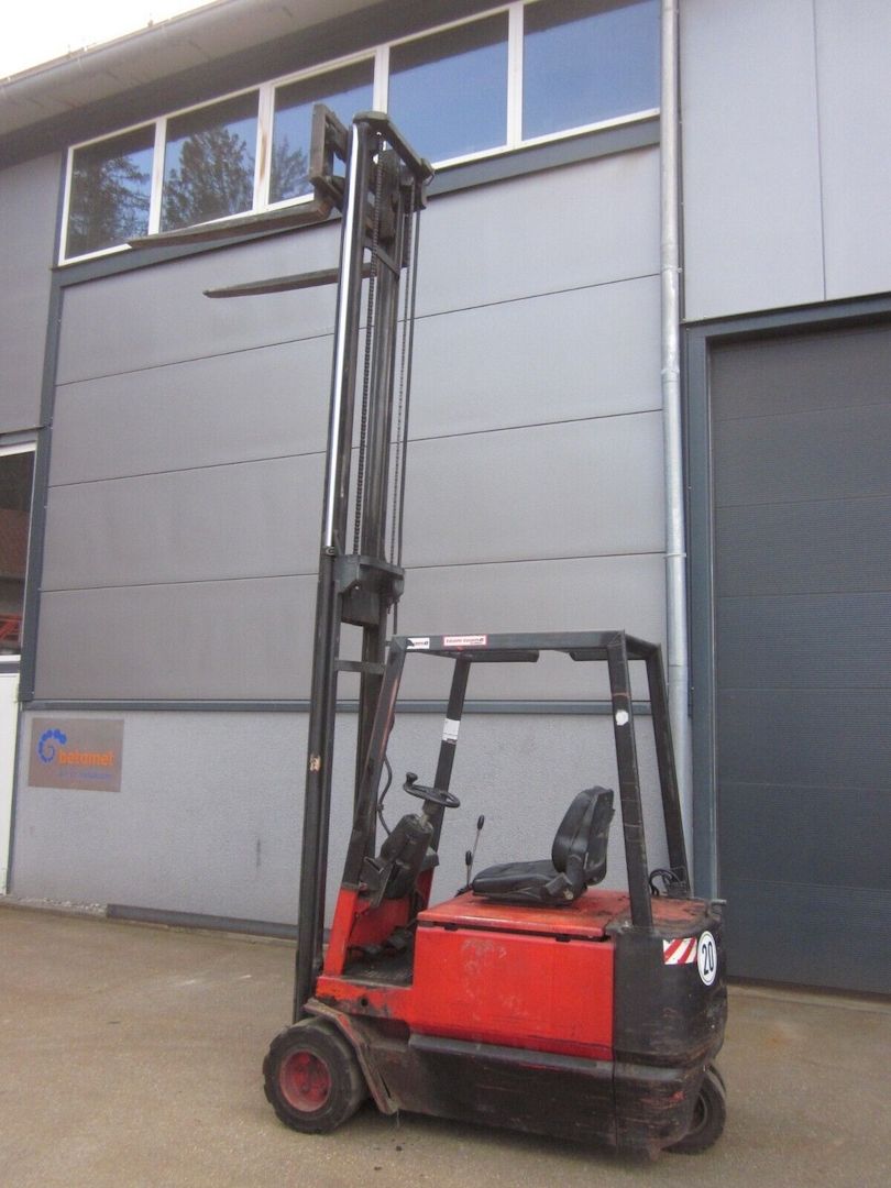 Elektrostapler Frontstapler Dreiradstapler LINDE E18 1,8t410cm Batterie 2019