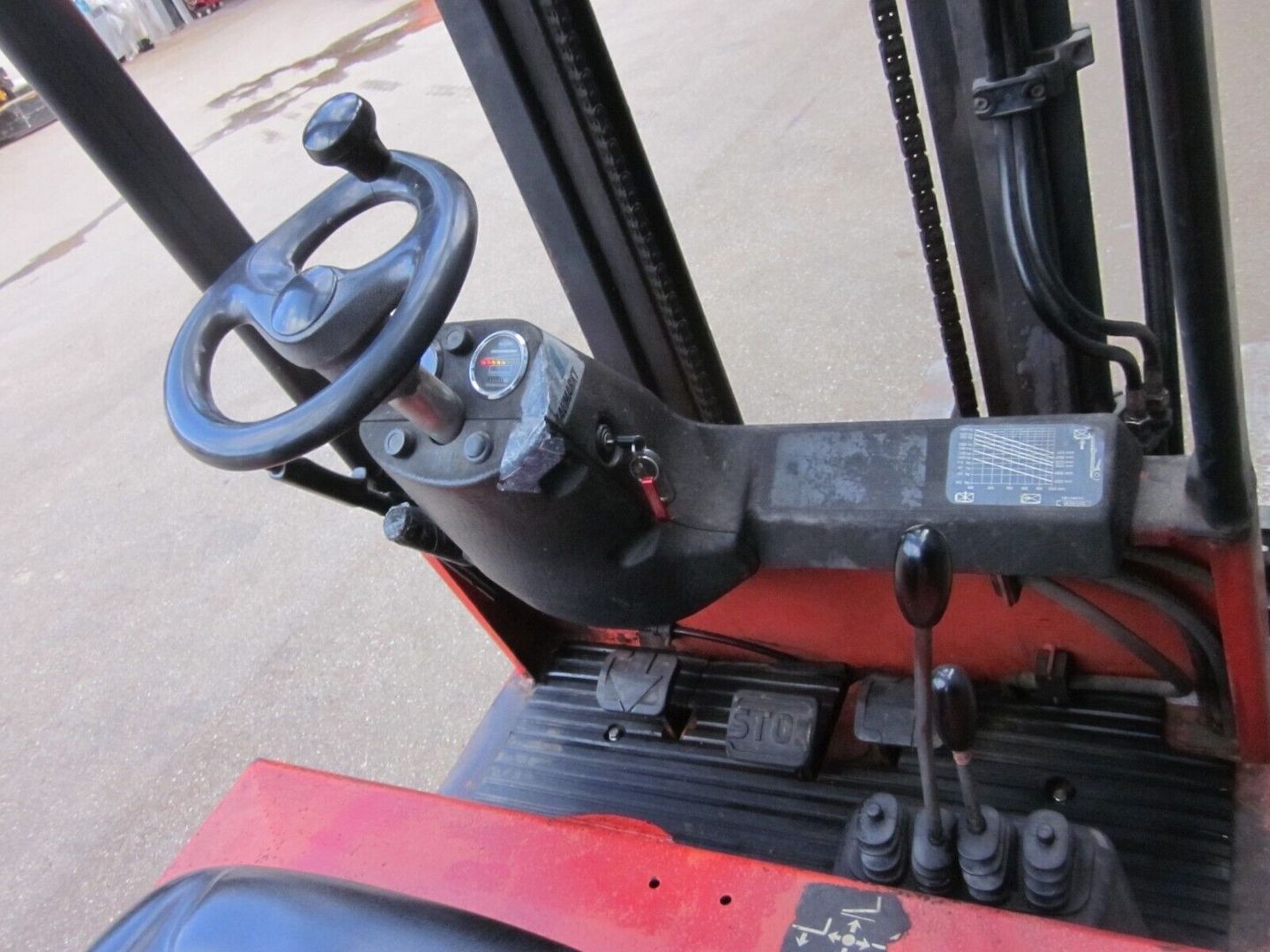 Elektrostapler Frontstapler Dreiradstapler LINDE E18 1,8t410cm Batterie 2019