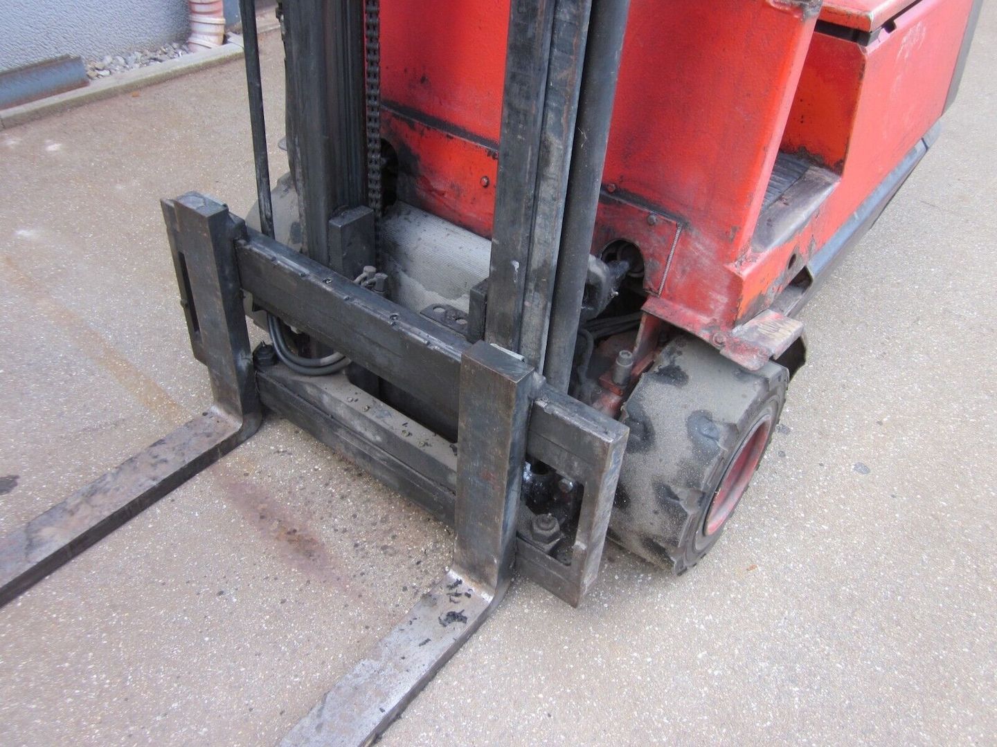 Elektrostapler Frontstapler Dreiradstapler LINDE E18 1,8t410cm Batterie 2019