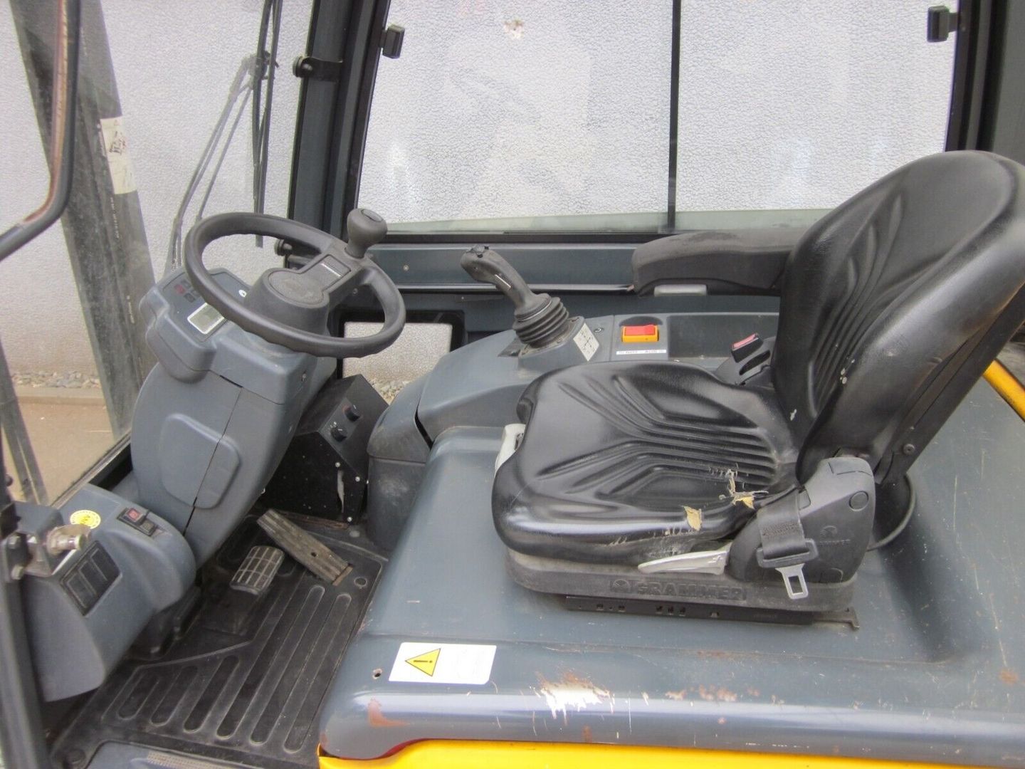 Elektrostapler Frontstapler JUNGHEINRICH EFG VAC30 3t3,3m Zinkenversteller