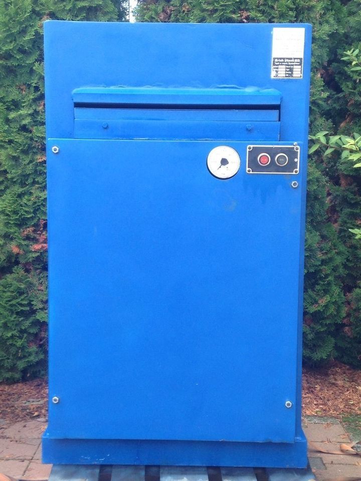 Heißprägemaschine mit Prägepresse und Koltzwerkzeug von Utsch