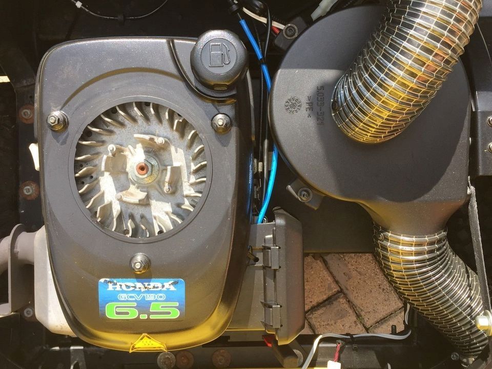 Kärcher Kehrmaschine Aufsitzkehrmaschine KM 9060 R