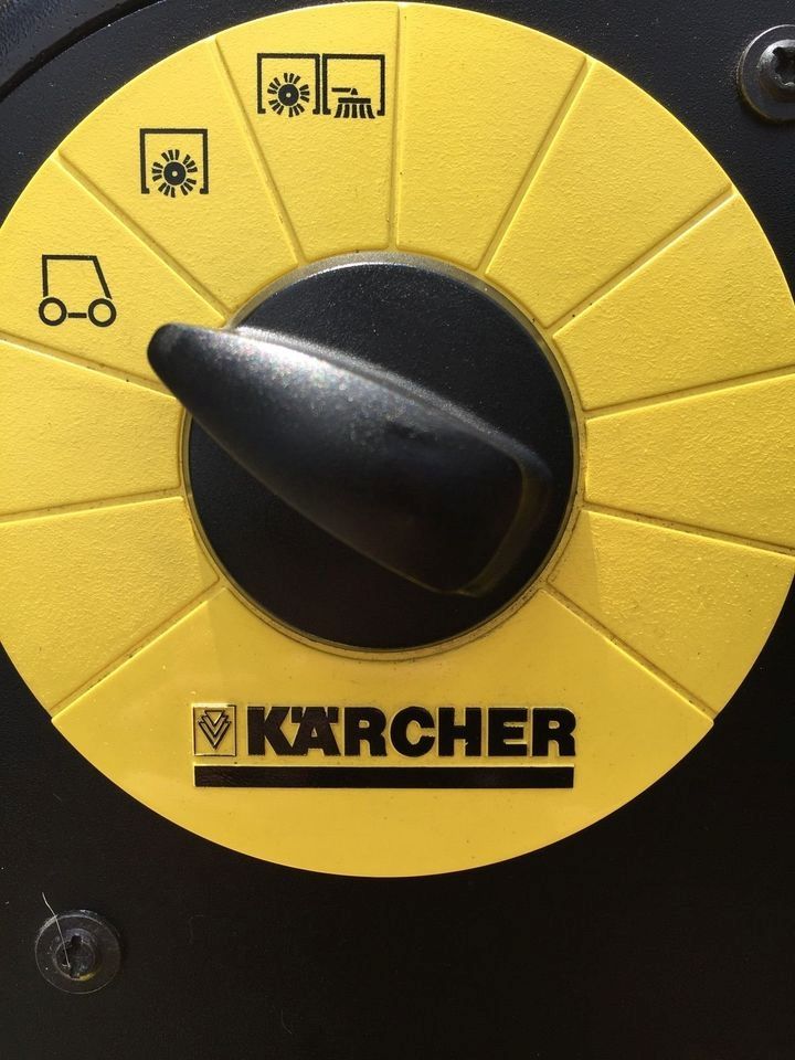 Kärcher Kehrmaschine Aufsitzkehrmaschine KM 9060 R