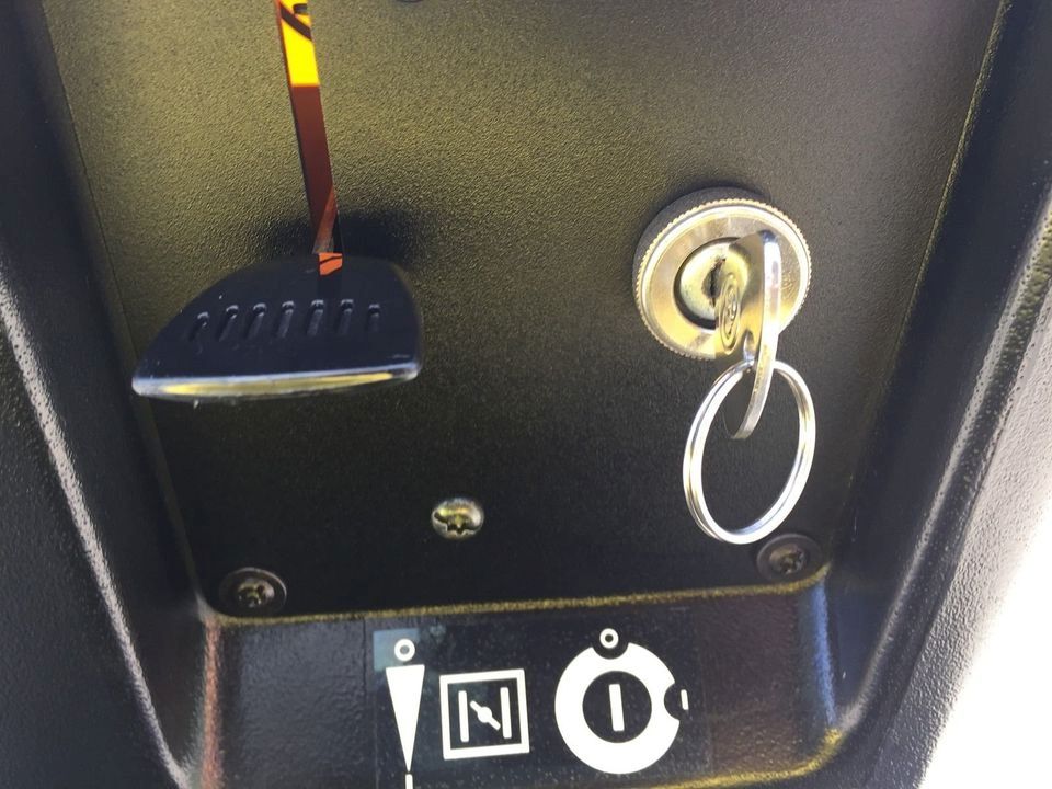 Kärcher Kehrmaschine Aufsitzkehrmaschine KM 9060 R