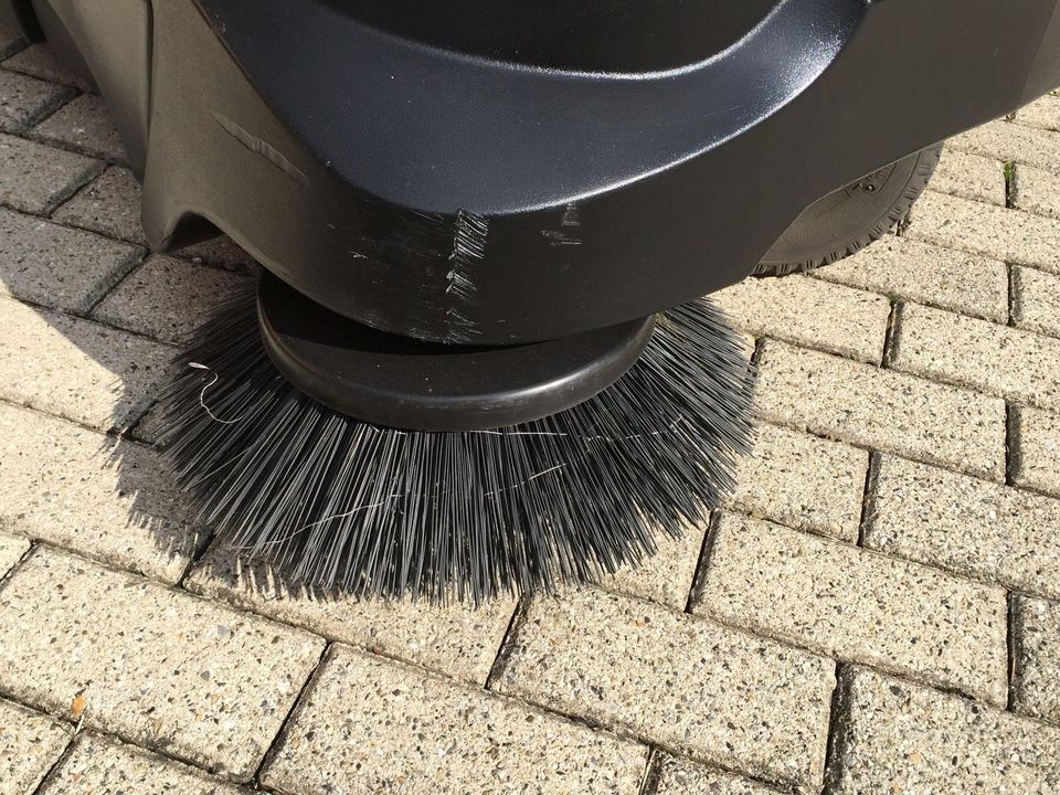 Kärcher Kehrmaschine Aufsitzkehrmaschine KM 9060 R